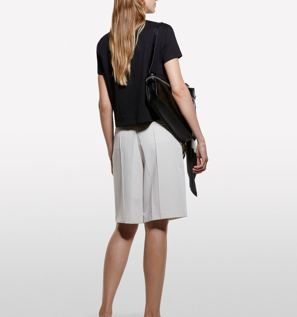 T-shirt boxy fit preta - t-shirt de manga curta para mulher - Preto | Sisley image number 2